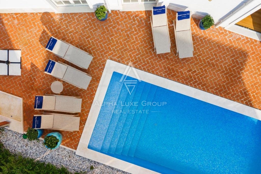 Istria, Poreč – Villa di lusso con piscina e vista mare