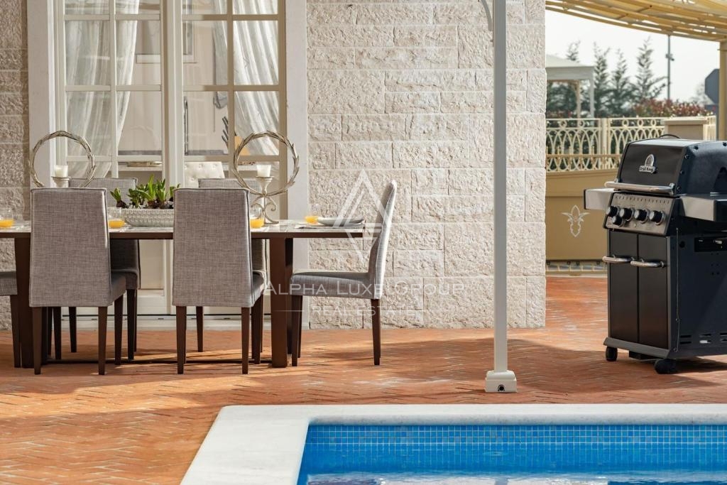 Istria, Poreč – Villa di lusso con piscina e vista mare