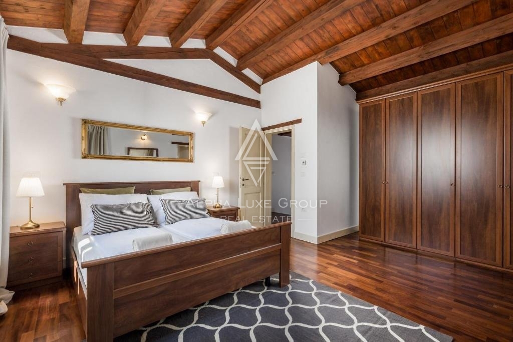 Splendida villa in pietra con piscina e ampio giardino, Istria, Parenzo