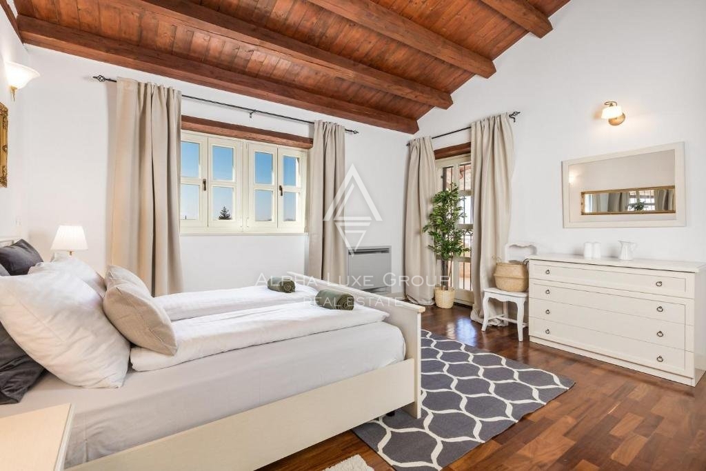 Splendida villa in pietra con piscina e ampio giardino, Istria, Parenzo