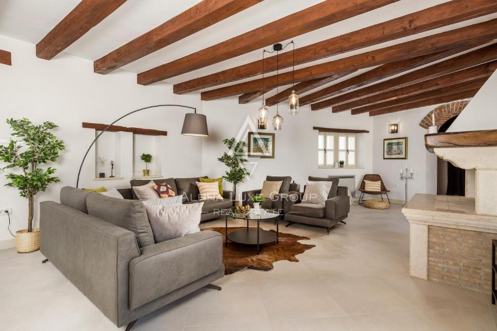 Splendida villa in pietra con piscina e ampio giardino, Istria, Parenzo