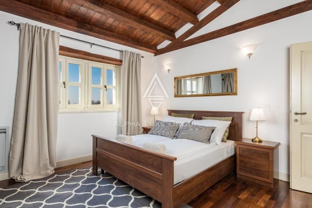 Splendida villa in pietra con piscina e ampio giardino, Istria, Parenzo