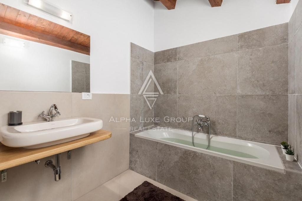 Splendida villa in pietra con piscina e ampio giardino, Istria, Parenzo