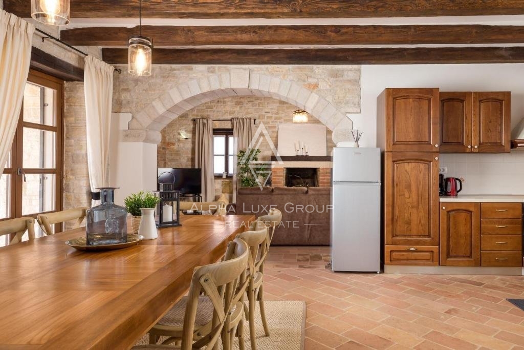 Splendida villa in pietra con piscina e ampio giardino, Istria, Parenzo