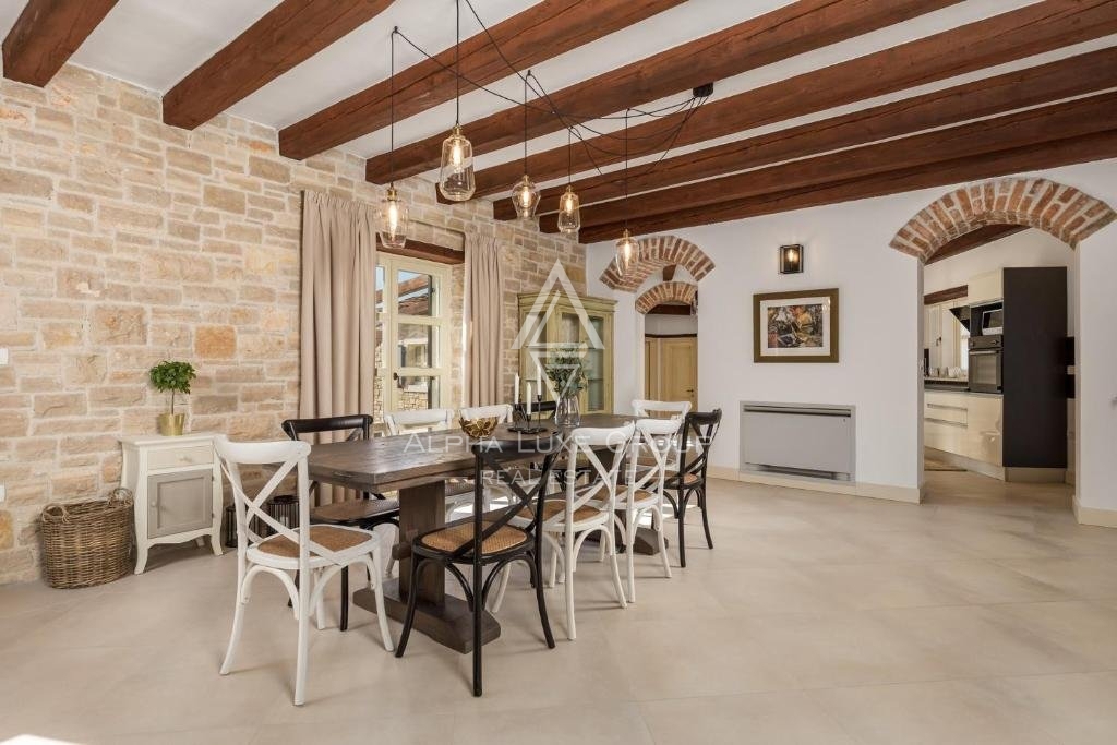 Splendida villa in pietra con piscina e ampio giardino, Istria, Parenzo