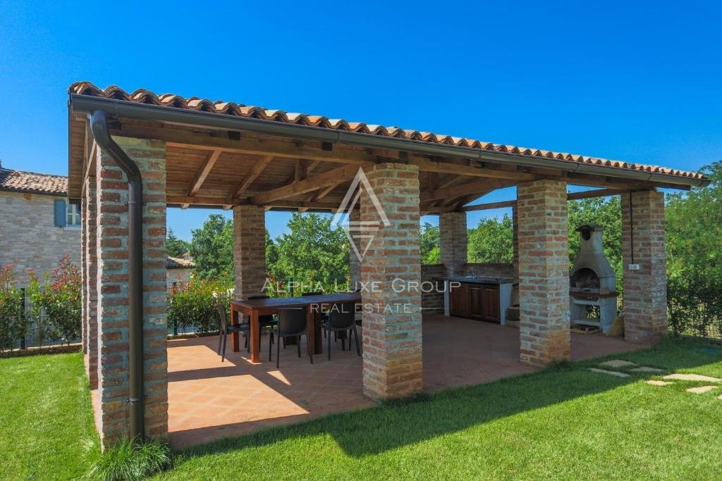 Splendida villa in pietra con piscina e ampio giardino, Istria, Parenzo
