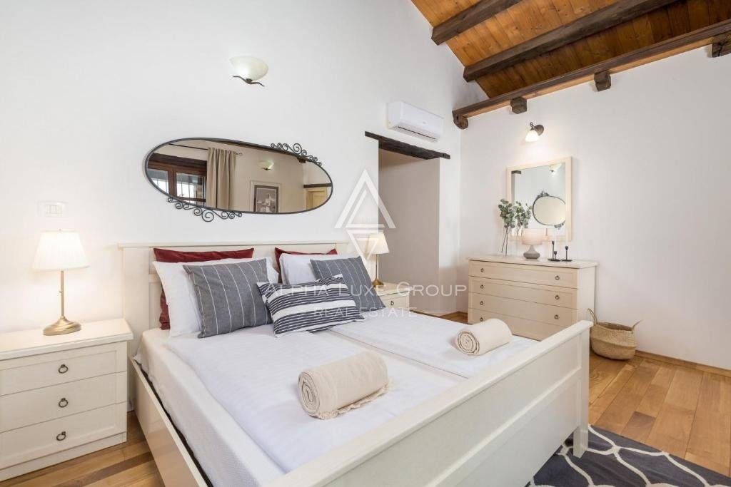 Splendida villa in pietra con piscina e ampio giardino, Istria, Parenzo