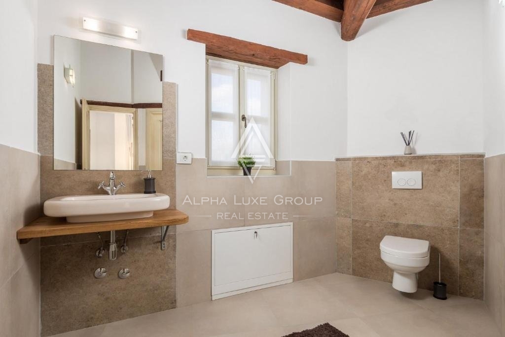 Splendida villa in pietra con piscina e ampio giardino, Istria, Parenzo