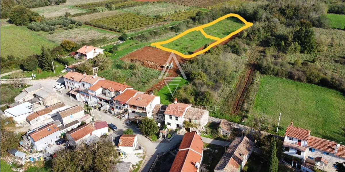 Istria, Višnjan: Terreno edificabile in tranquillo villaggio istriano in vendita