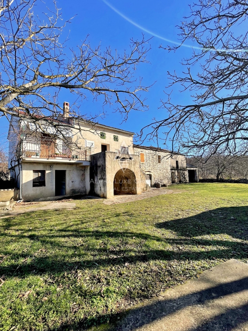 Istria, Kanfanar – Casa in pietra con fienile, cortile e opzioni di acquisto flessibili in vendita