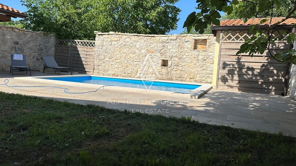 Istria, Tinjan, Casa in pietra ristrutturata con dependance