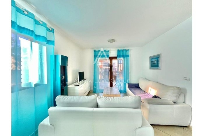 BELLISSIMO APPARTAMENTO VICINO AL MARE E AL CENTRO CITTÀ, CON VISTA MARE, CITTANOVA, ISTRIA