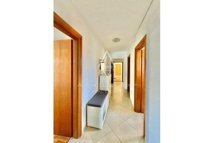 BELLISSIMO APPARTAMENTO VICINO AL MARE E AL CENTRO CITTÀ, CON VISTA MARE, CITTANOVA, ISTRIA