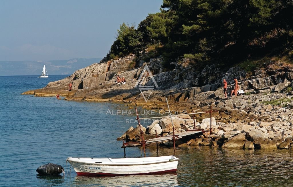 Marčana, Peruški: Villa in pietra ristrutturata di recente con piscina in vendita