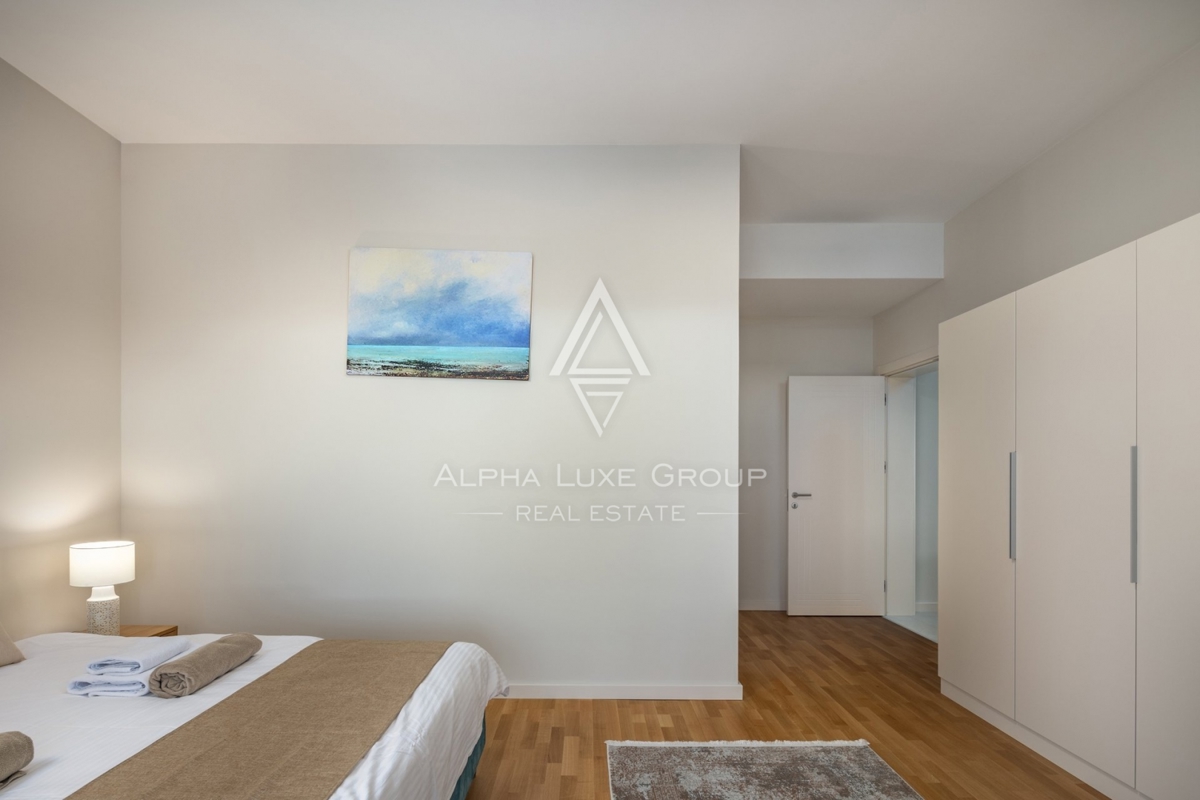 Esclusiva di ALPHA LUXE GROUP - Poreč, Istria: Villa di lusso con vista panoramica sul mare e sulla città, Vicino al centro