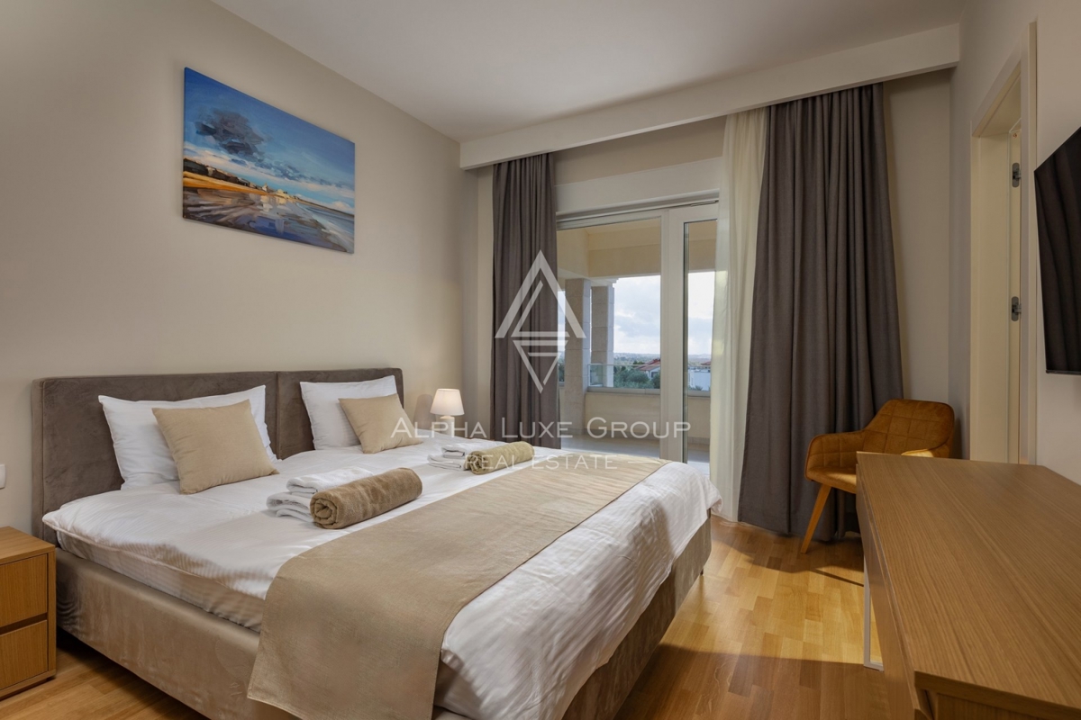 Esclusiva di ALPHA LUXE GROUP - Poreč, Istria: Villa di lusso con vista panoramica sul mare e sulla città, Vicino al centro