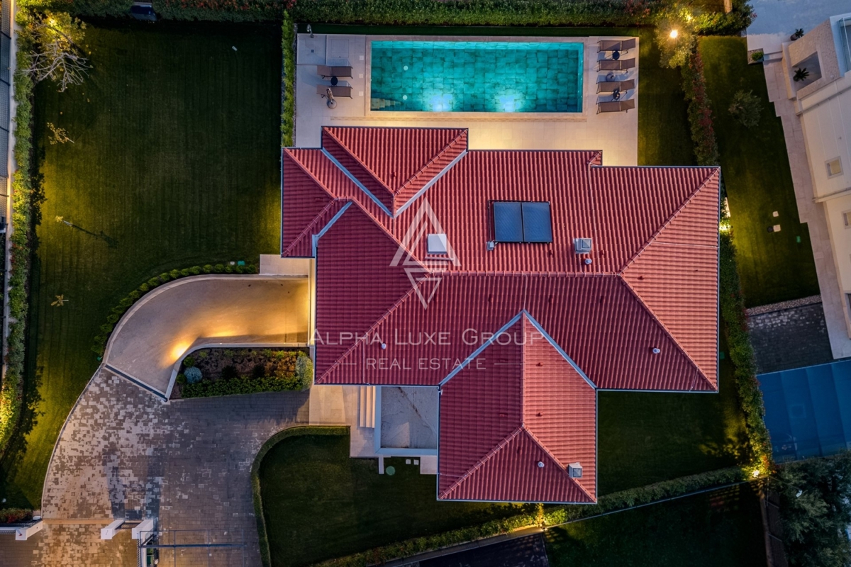 Esclusiva di ALPHA LUXE GROUP - Poreč, Istria: Villa di lusso con vista panoramica sul mare e sulla città, Vicino al centro