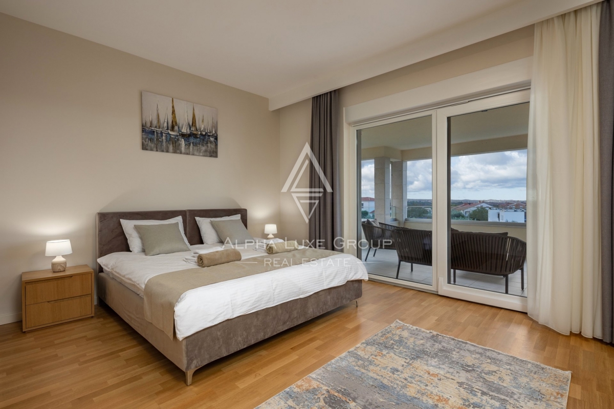 Esclusiva di ALPHA LUXE GROUP - Poreč, Istria: Villa di lusso con vista panoramica sul mare e sulla città, Vicino al centro