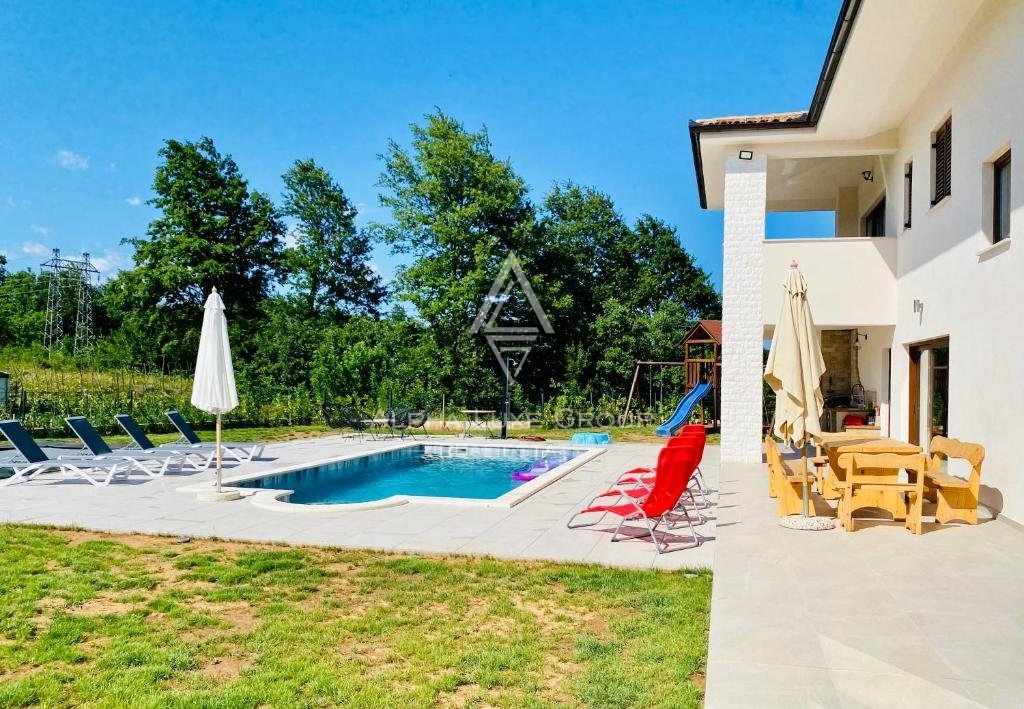 Labin, Istria: Villa moderna di pregio con piscina e vasto giardino