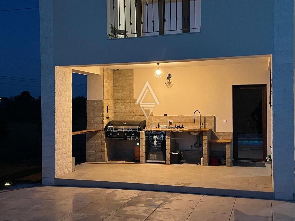 Labin, Istria: Villa moderna di pregio con piscina e vasto giardino