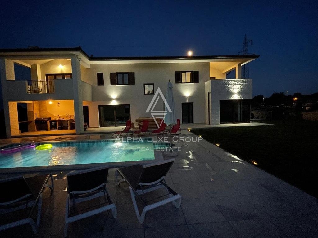 Labin, Istria: Villa moderna di pregio con piscina e vasto giardino