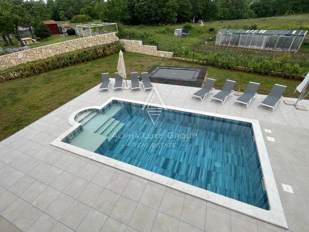 Labin, Istria: Villa moderna di pregio con piscina e vasto giardino