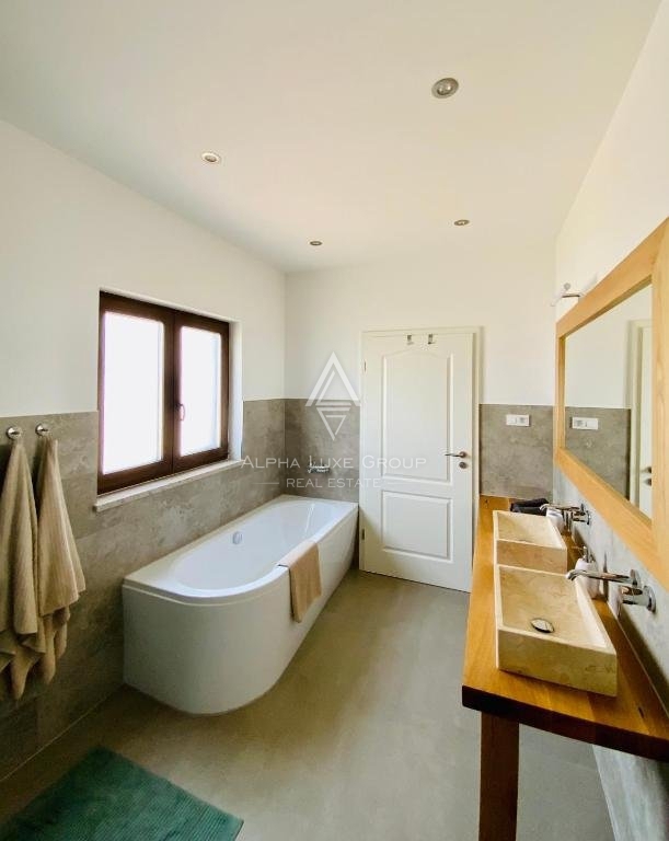 Labin, Istria: Villa moderna di pregio con piscina e vasto giardino