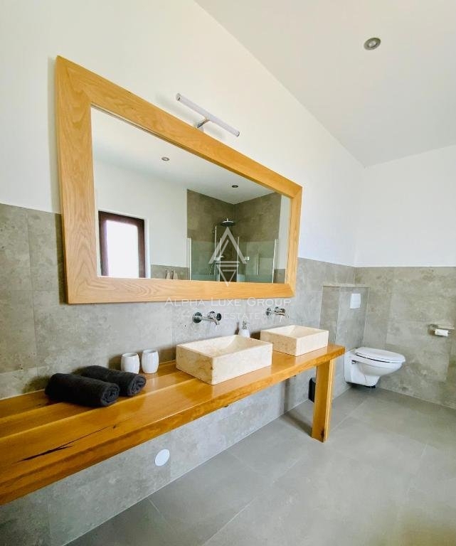 Labin, Istria: Villa moderna di pregio con piscina e vasto giardino