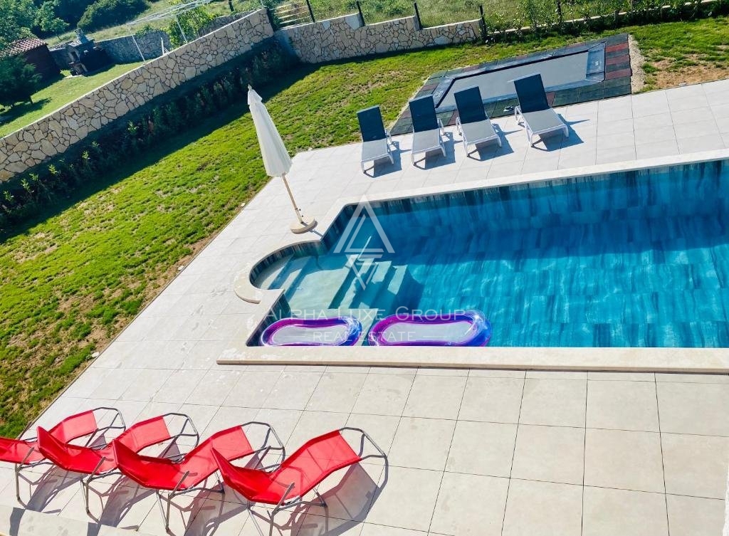 Labin, Istria: Villa moderna di pregio con piscina e vasto giardino