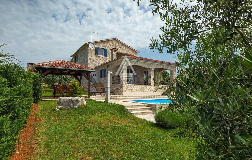 ISTRIA, KAŠTELIR - Incantevole Villa in Pietra con Piscina