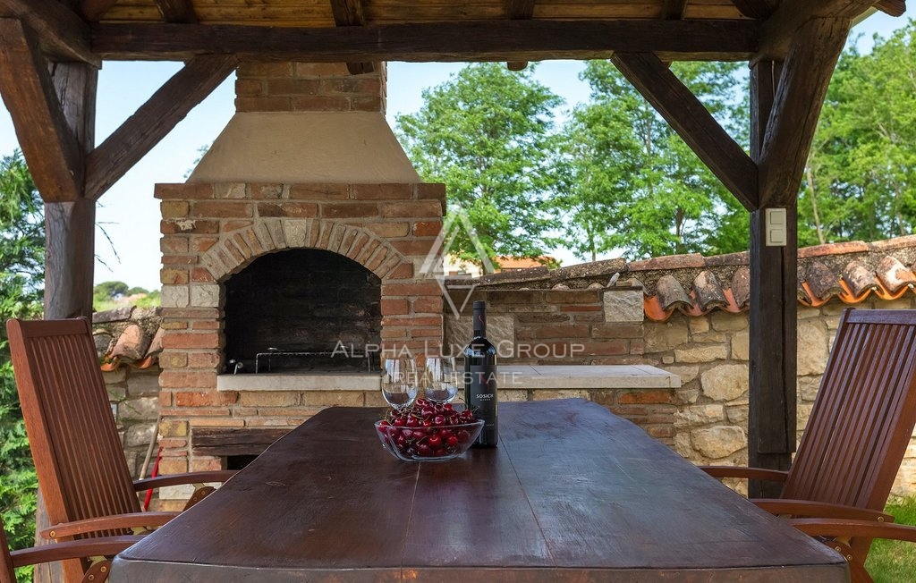 ISTRIA, KAŠTELIR - Incantevole Villa in Pietra con Piscina