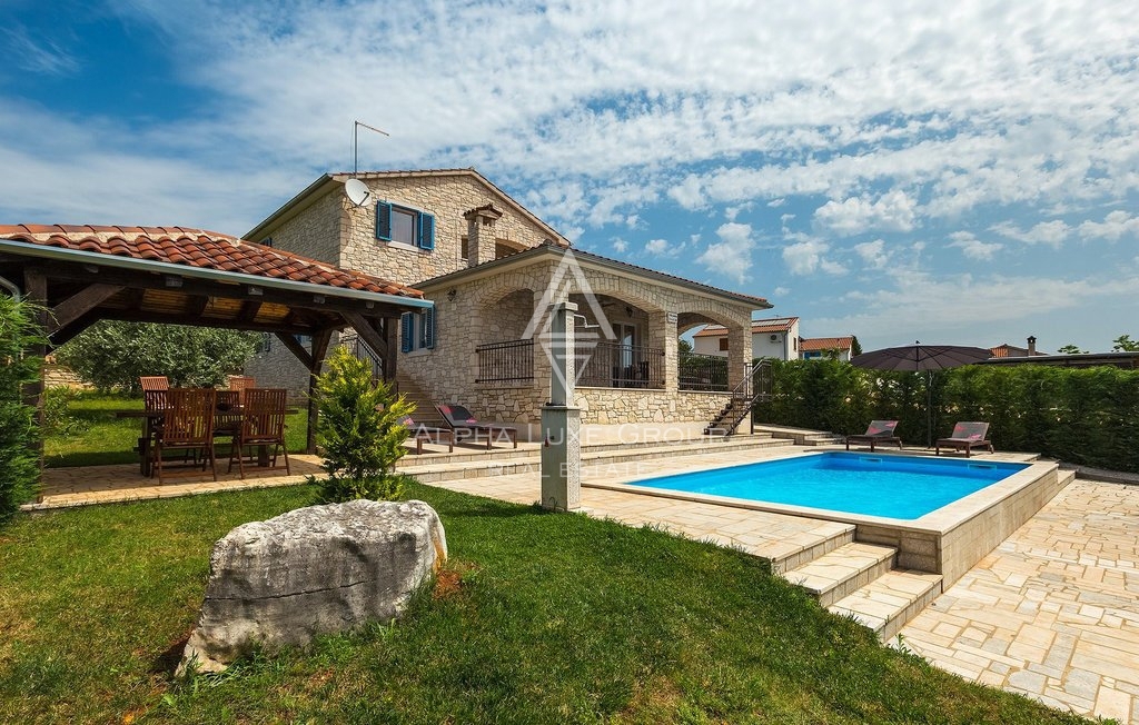 ISTRIA, KAŠTELIR - Incantevole Villa in Pietra con Piscina