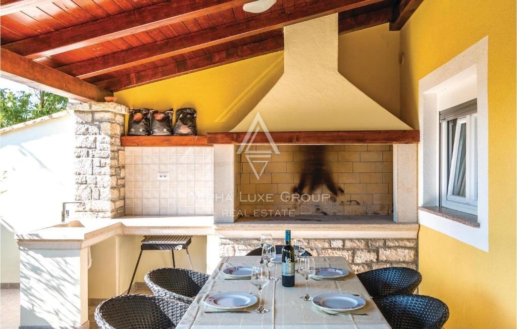 Poreč, Istria - Elegante villa bifamiliare con piscina privata disponibile ora