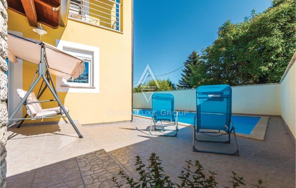 Poreč, Istria - Elegante villa bifamiliare con piscina privata disponibile ora