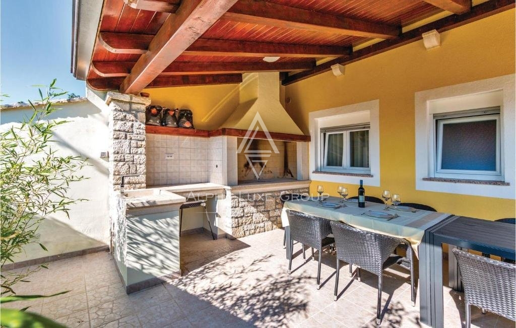 Poreč, Istria - Elegante villa bifamiliare con piscina privata disponibile ora