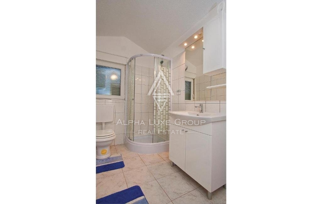 Poreč, Istria - Elegante villa bifamiliare con piscina privata disponibile ora