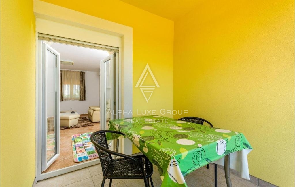 Poreč, Istria - Elegante villa bifamiliare con piscina privata disponibile ora