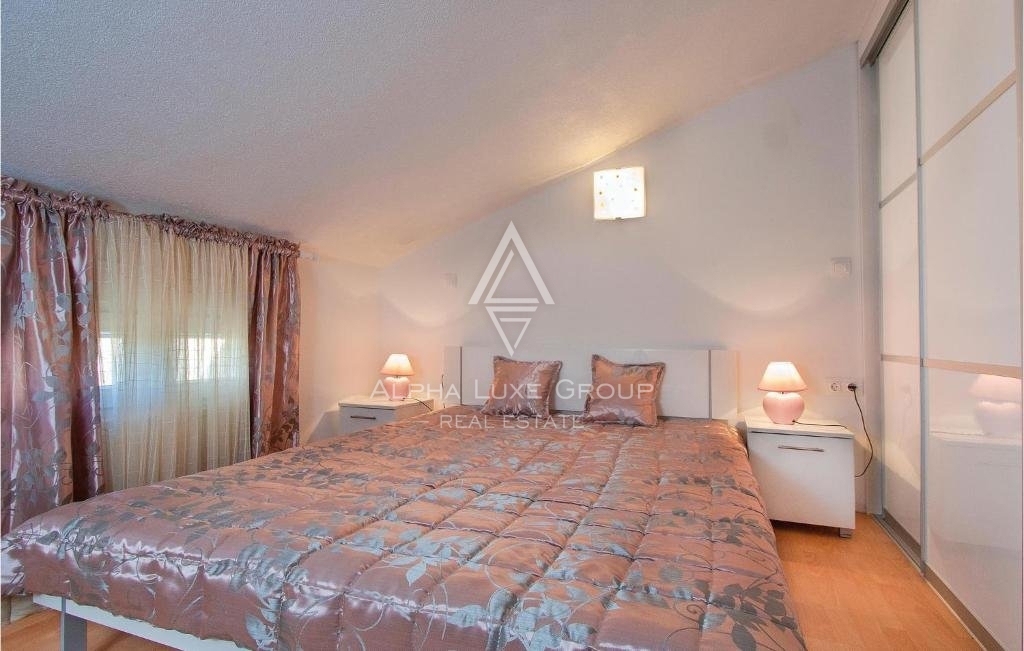 Poreč, Istria - Elegante villa bifamiliare con piscina privata disponibile ora