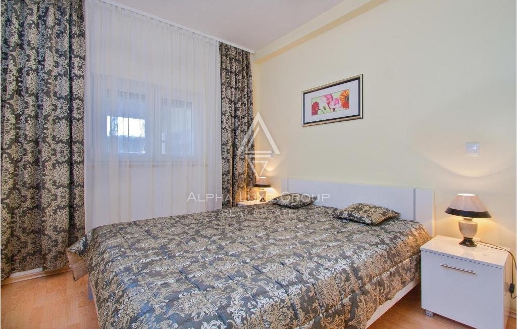 Poreč, Istria - Elegante villa bifamiliare con piscina privata disponibile ora