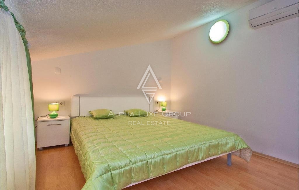 Poreč, Istria - Elegante villa bifamiliare con piscina privata disponibile ora