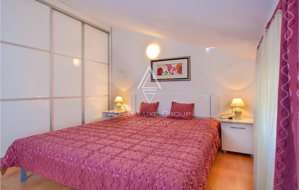 Poreč, Istria - Elegante villa bifamiliare con piscina privata disponibile ora