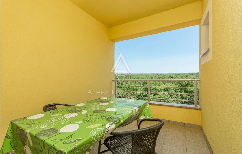 Poreč, Istria - Elegante villa bifamiliare con piscina privata disponibile ora