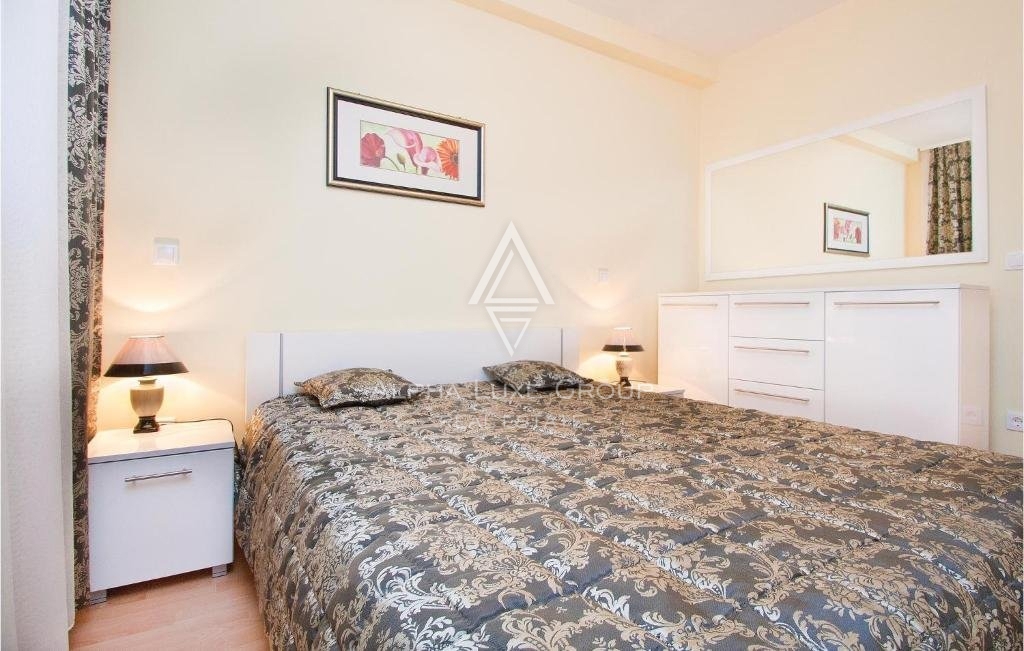 Poreč, Istria - Elegante villa bifamiliare con piscina privata disponibile ora