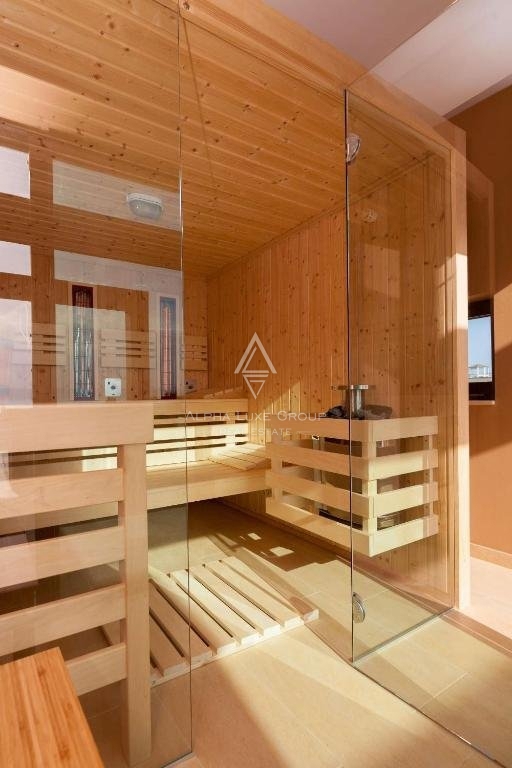 Villa di Lusso sul Mare a Medulin, Istria: Unione di Eleganza e Natura