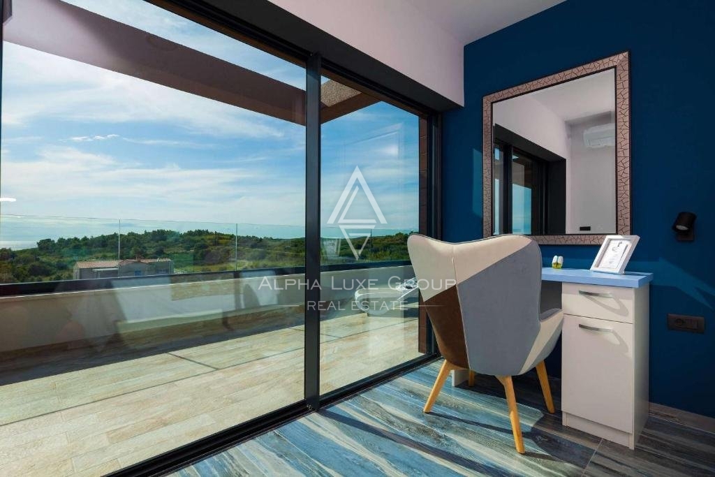 Villa di Lusso sul Mare a Medulin, Istria: Unione di Eleganza e Natura