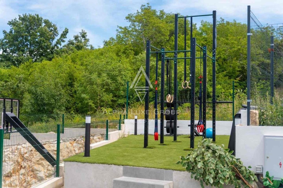 Bella villa moderna in un ampio giardino con piscina e vista sul mare, ,San Lorenzo del Pasenatico, ISTRIA