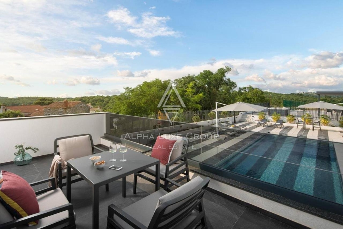 Bella villa moderna in un ampio giardino con piscina e vista sul mare, ,San Lorenzo del Pasenatico, ISTRIA