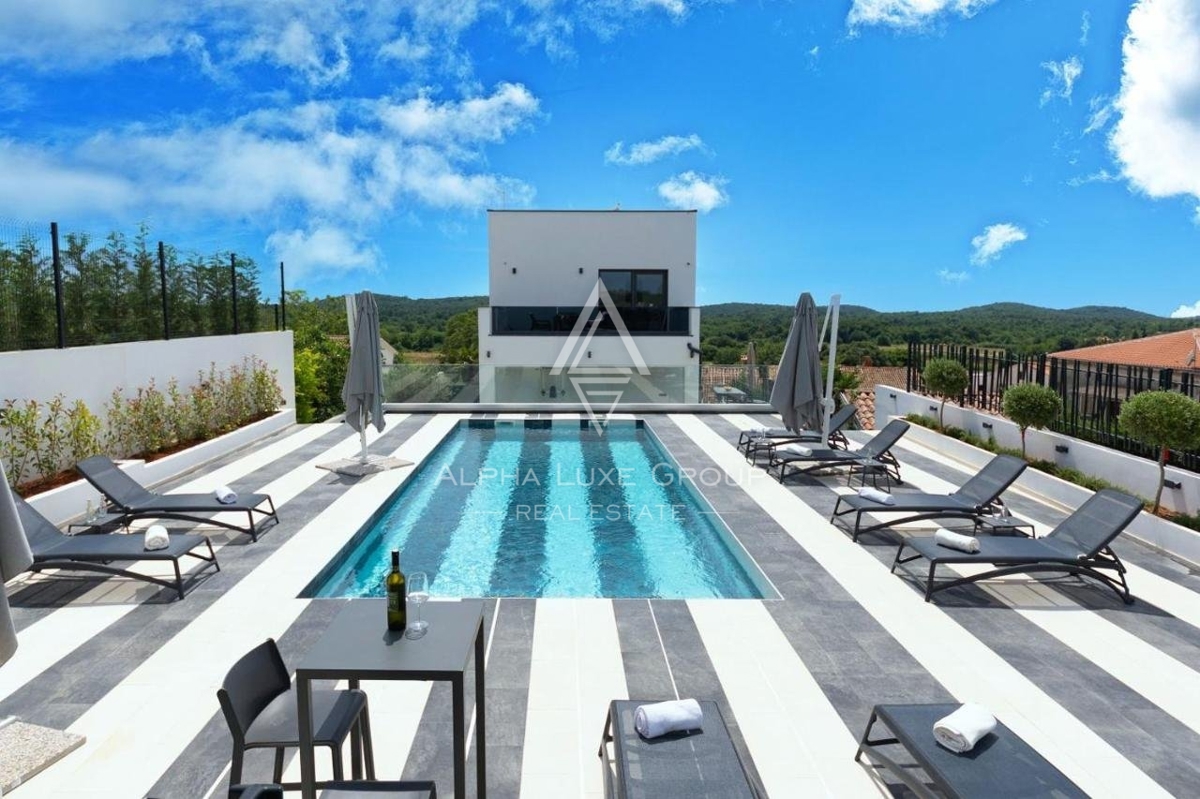 Bella villa moderna in un ampio giardino con piscina e vista sul mare, ,San Lorenzo del Pasenatico, ISTRIA