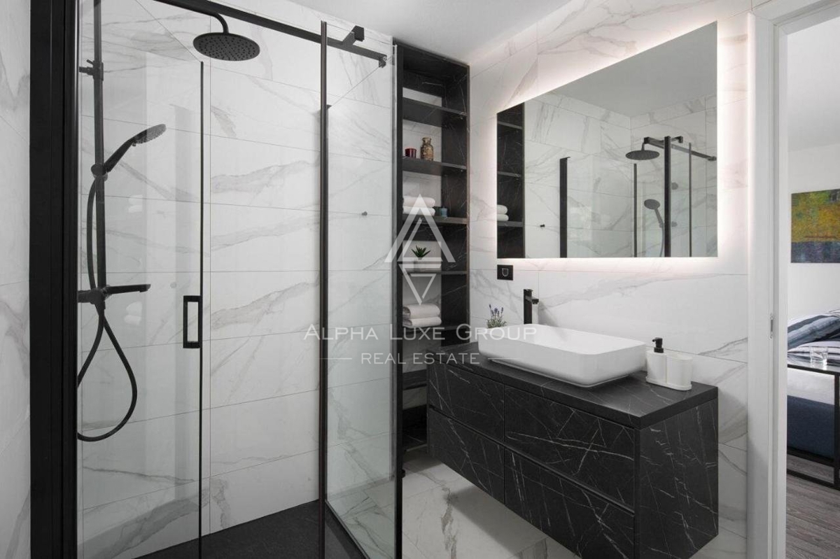 Bella villa moderna in un ampio giardino con piscina e vista sul mare, ,San Lorenzo del Pasenatico, ISTRIA