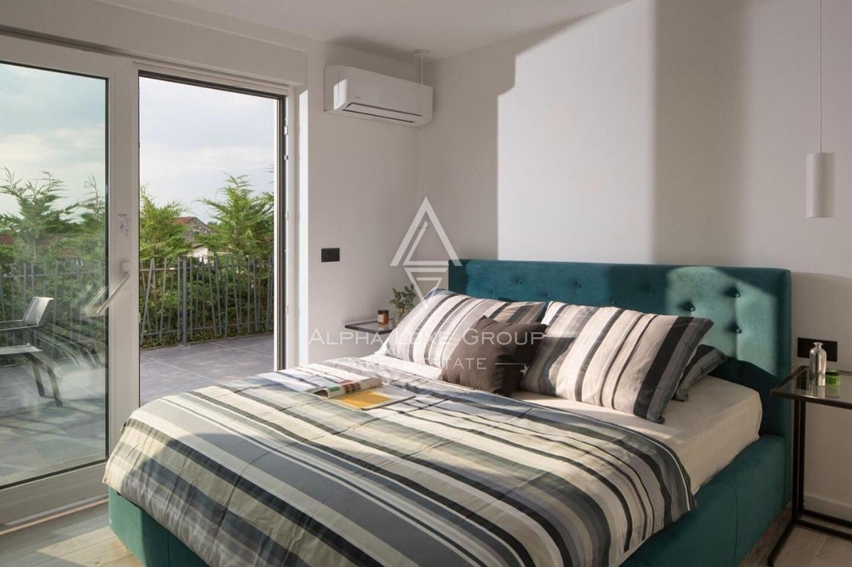 Bella villa moderna in un ampio giardino con piscina e vista sul mare, ,San Lorenzo del Pasenatico, ISTRIA